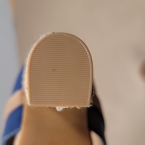 Juicy Couture Size 8 Blue and Tan Peep Toe Heels with Bows, NWOT - Picture 6 of 8